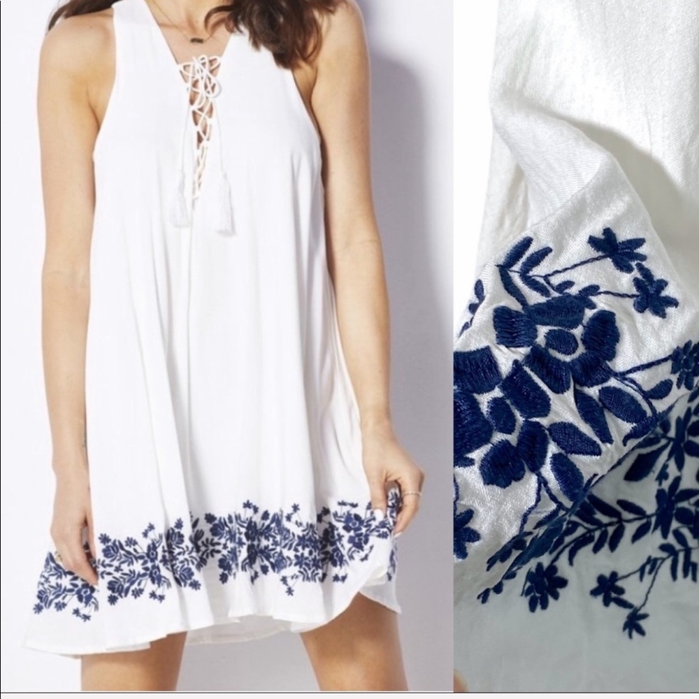 *Show Me Your Mumu Daryn LaceUp White Dress Medium